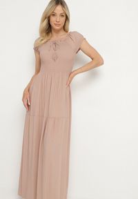 Born2be - Beżowa Wiskozowa Sukienka Hiszpanka z Marszczoną Górą Jenanira. Okazja: na co dzień. Typ kołnierza: dekolt hiszpanka. Kolor: beżowy. Materiał: wiskoza. Styl: casual, klasyczny #6