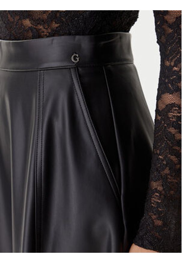 Guess Spódnica z imitacji skóry W5BD71 K8S30 Czarny Regular Fit. Kolor: czarny. Materiał: skóra