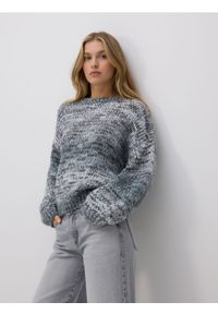 Reserved - Sweter z obniżoną linią ramion - szary. Kolor: szary. Materiał: dzianina