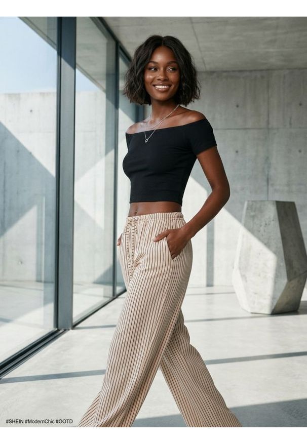 Sinsay - Crop top z krótkim rękawem - czarny. Kolor: czarny. Długość rękawa: krótki rękaw. Długość: krótkie