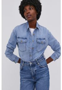Answear Lab Koszula jeansowa damska regular z kołnierzykiem klasycznym. Okazja: na co dzień. Typ kołnierza: kołnierzyk klasyczny. Kolor: niebieski. Materiał: jeans. Styl: wakacyjny, klasyczny #5