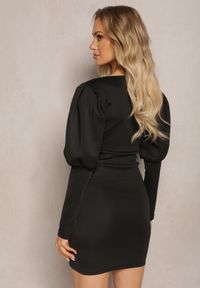 Renee - Czarna Dopasowana Sukienka Mini o Asymetrycznym Kroju Beomia. Kolor: czarny. Typ sukienki: asymetryczne. Długość: mini