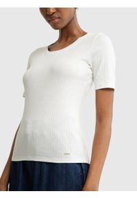 Big-Star - Koszulka damska o kroju slim w prążki biała Astera 100. Kolor: biały. Materiał: dzianina, jeans, prążkowany. Długość rękawa: krótki rękaw. Długość: krótkie. Wzór: prążki. Styl: klasyczny, elegancki