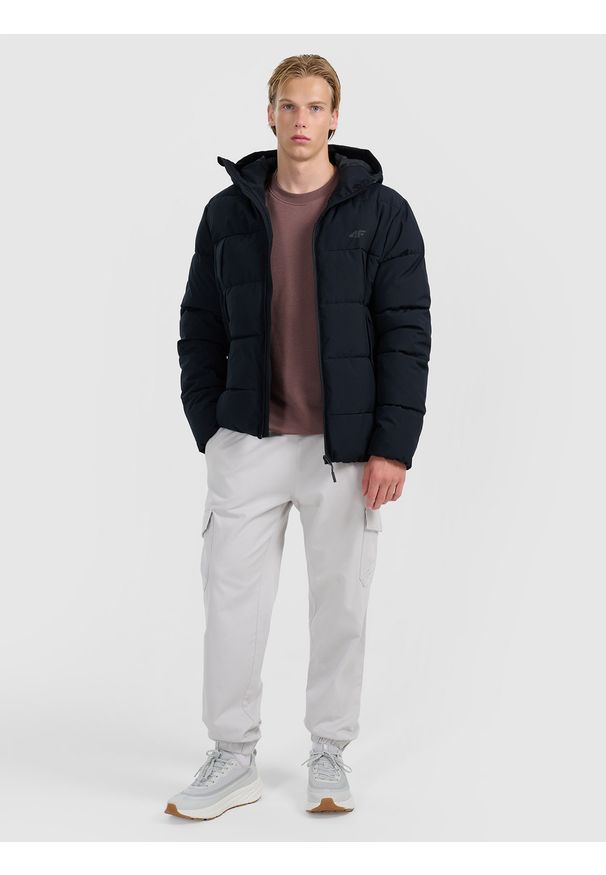 4f - 4F Kurtka puchowa z wypełnieniem syntetycznym męska - czarna M. Okazja: na co dzień. Typ kołnierza: kaptur. Kolor: czarny. Materiał: syntetyk, puch. Wzór: gładki. Styl: casual