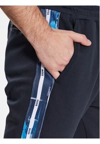 BOSS - Boss Spodnie dresowe 50483952 Granatowy Relaxed Fit. Kolor: niebieski. Materiał: bawełna, dresówka, syntetyk #6