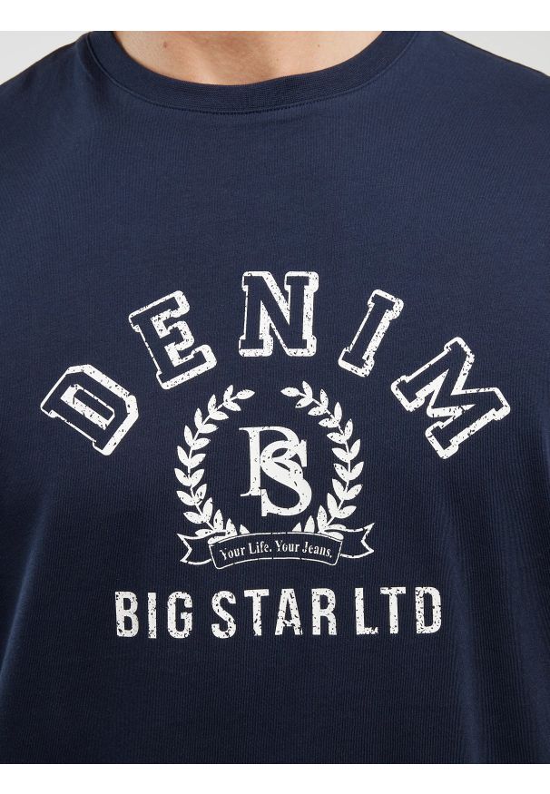 Big-Star - Koszulka męska z nadrukiem granatowa Bester 403. Okazja: na co dzień. Kolor: niebieski. Materiał: bawełna, jeans. Wzór: nadruk. Styl: klasyczny, casual