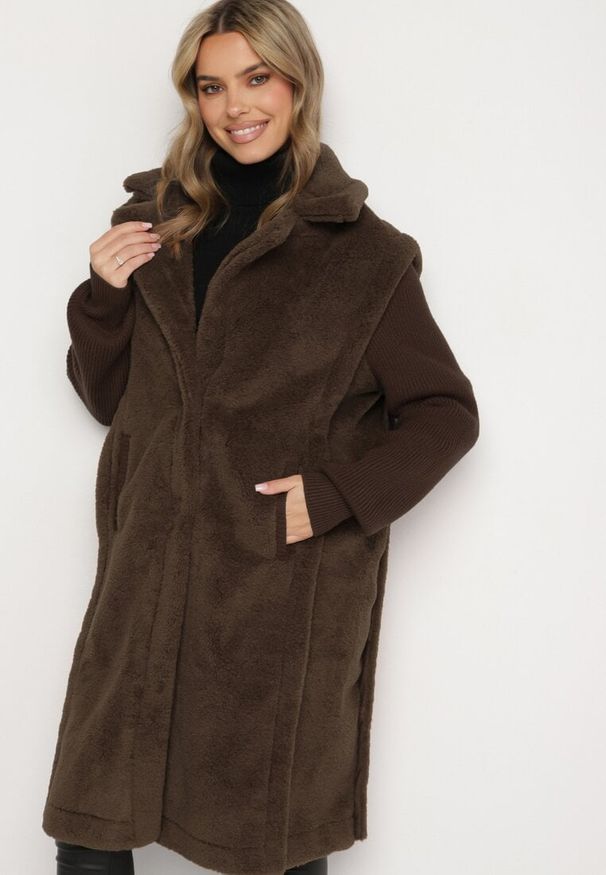 Born2be - Zielony Futrzany Płaszcz z Dzianinowymi Rękawami Ravienna. Okazja: na co dzień. Kolor: zielony. Materiał: dzianina, futro. Styl: casual, elegancki