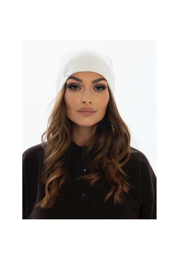 Czapka zimowa Peterson PTN HAT-03 biała. Kolor: biały. Materiał: materiał. Wzór: aplikacja. Sezon: zima. Styl: elegancki