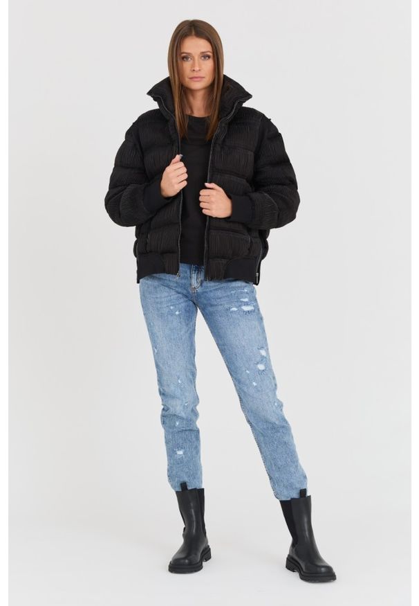Blauer USA - BLAUER Czarna damska plisowana kurtka, Rozmiar XL. Kolor: czarny