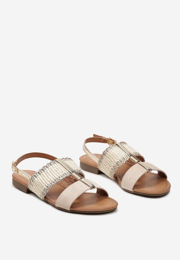 Born2be - Beżowe Sandały na Płaskiej Podeszwie z Plecionką z Rafii i Metalicznymi Detalami Roselen. Kolor: beżowy. Materiał: jedwab, len. Wzór: aplikacja. Sezon: lato. Obcas: na płaskiej podeszwie. Styl: boho, elegancki