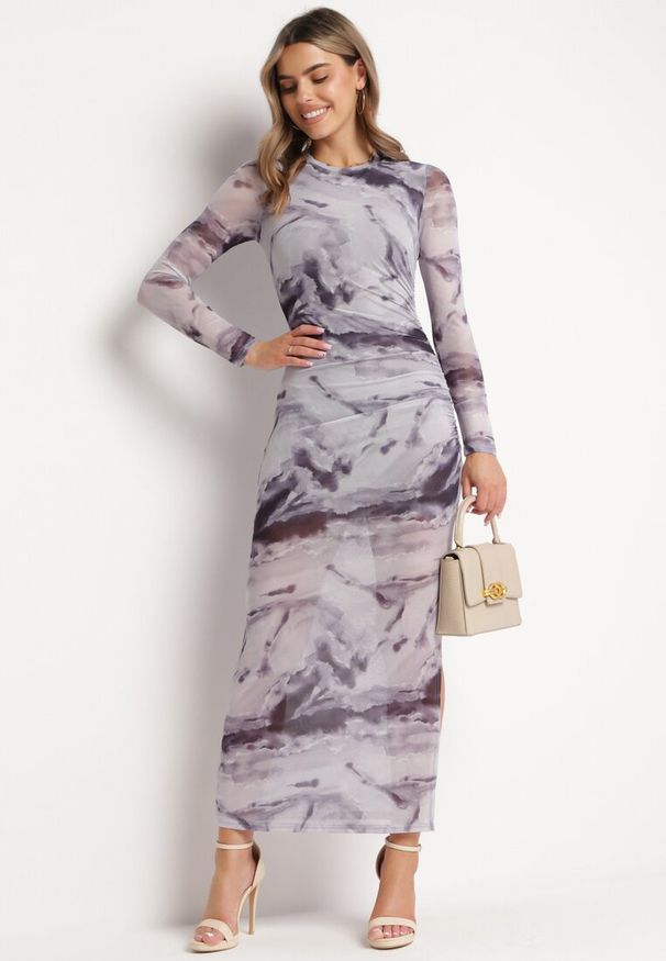 Born2be - Szaro-Czarna Taliowana Sukienka Maxi z Elastycznej Siateczki z Marmurowym Wzorem Karinda. Kolor: szary. Długość rękawa: długi rękaw. Wzór: aplikacja. Długość: maxi