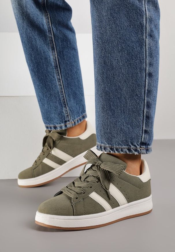 Renee - Zielone Sneakersy Ozdobione Paskami Dolirenna. Okazja: na co dzień. Zapięcie: pasek. Kolor: zielony. Materiał: jeans. Wzór: aplikacja