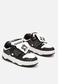 Born2be - Czarno-Białe Płaskie Sznurowane Sneakersy z Napisami Friefra. Nosek buta: okrągły. Zapięcie: sznurówki. Kolor: czarny. Materiał: materiał. Wzór: napisy. Obcas: na obcasie. Wysokość obcasa: niski #5