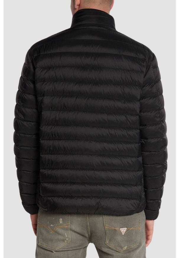 Guess - GUESS Czarna kurtka męska Light Packable Realdown JKT. Kolor: czarny. Materiał: puch, poliamid. Styl: elegancki