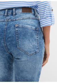 bonprix - Dżinsy rybaczki. Kolor: niebieski #2
