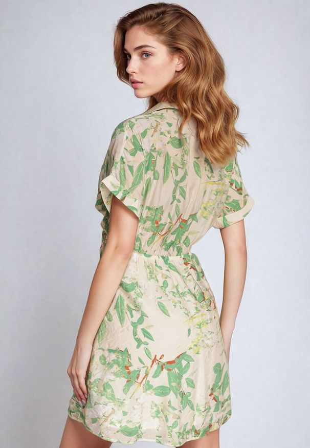 Born2be - Zielona Sukienka Taliowana z Koszulową Górą w Abstrakcyjny Wzór Namselle. Okazja: na co dzień. Kolor: beżowy. Materiał: wiskoza, jeans. Typ sukienki: koszulowe. Styl: klasyczny, casual