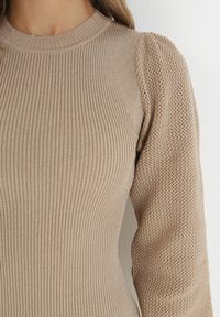 Born2be - Beżowa Sukienka Dzianinowa z Bufiastym Rękawem Janoah. Okazja: na co dzień, na randkę. Kolor: beżowy. Materiał: dzianina. Wzór: jednolity. Typ sukienki: dopasowane. Styl: klasyczny, casual. Długość: mini #2