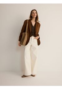 Reserved - Duża zamszowa torebka na ramię - beżowy. Kolor: beżowy. Materiał: zamszowe. Rodzaj torebki: na ramię #1