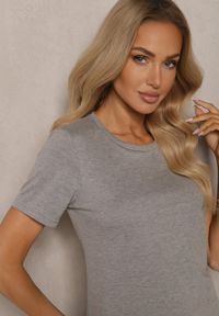 Renee - Ciemnoszary T-shirt Koszulka z Krótkim Rękawem i Okrągłym Dekoltem Tiarella. Kolor: szary. Materiał: jeans. Długość rękawa: krótki rękaw. Długość: krótkie. Wzór: aplikacja. Styl: klasyczny, elegancki
