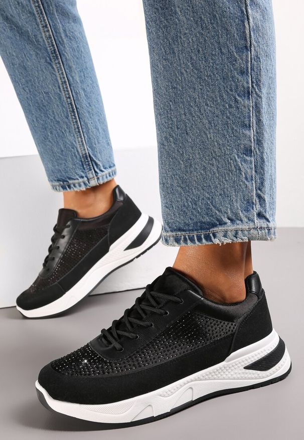 Renee - Czarne Sneakersy z Drobnymi Cyrkoniami Hinekle. Kolor: czarny