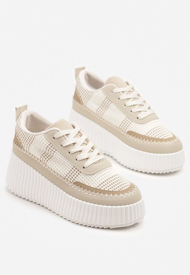 Born2be - Beżowe Sneakersy na Grubej Podeszwie z Tłoczeniami Zdobione Przeszyciami Falinia. Okazja: na co dzień. Kolor: beżowy. Materiał: jeans. Wzór: aplikacja