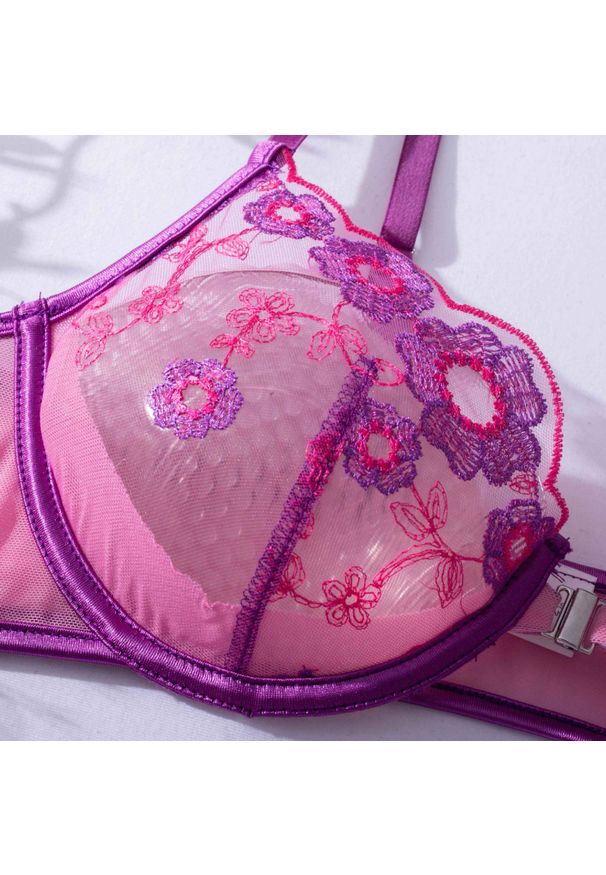 Intica - Zestaw bielizny trzyczęściowy z eleganckim wykończeniem Agnella. Kolor: fioletowy. Materiał: materiał