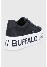 Buffalo Buty kolor czarny na platformie. Nosek buta: okrągły. Zapięcie: sznurówki. Kolor: czarny. Materiał: guma. Obcas: na platformie #3