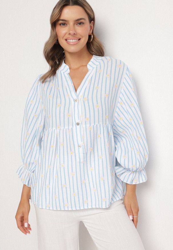 Born2be - Niebieska Bawełniana Koszula z Dekoltem w Serek w Kwiatowy Wzór Mailovelle. Okazja: na co dzień, na spotkanie biznesowe, do pracy. Typ kołnierza: dekolt w serek. Kolor: niebieski. Materiał: bawełna. Wzór: kwiaty. Styl: casual, biznesowy, elegancki