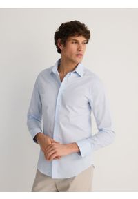 Reserved - Bawełniana koszula slim fit - jasnoniebieski. Kolor: niebieski. Materiał: bawełna #1