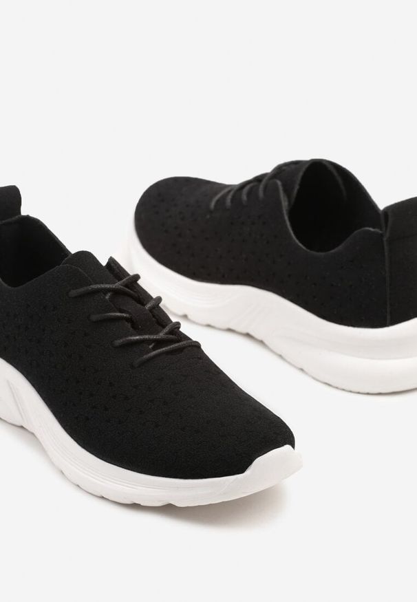 Born2be - Czarne Sneakersy z Ażurową Elastyczną Cholewką Feniosse. Okazja: na co dzień. Kolor: czarny. Materiał: jeans. Szerokość cholewki: normalna. Wzór: ażurowy