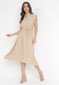 Born2be - Beżowa Midi Sukienka Zapinana na Guziki z Wiązanym Paskiem Alyssama. Kolor: beżowy. Materiał: materiał. Długość: midi #1