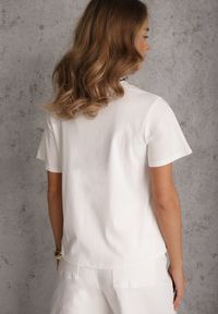 Renee - Biały T-shirt z Bawełny Ozdobiony Apaszką z Satyny Willow. Okazja: na co dzień. Kolor: biały. Materiał: satyna, bawełna. Długość rękawa: krótki rękaw. Długość: krótkie. Wzór: aplikacja. Styl: casual, elegancki #2
