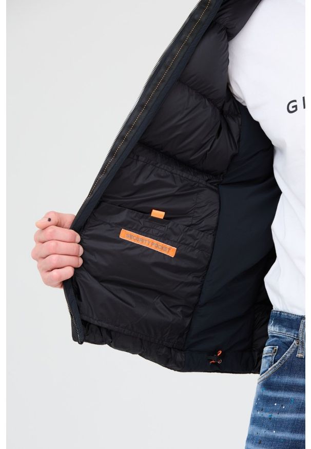 Parajumpers - PARAJUMPERS Czarna kurtka Gover. Kolor: czarny. Materiał: puch