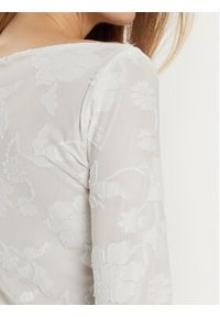 Gina Tricot Bluzka 89120 Biały Slim Fit. Kolor: biały. Materiał: syntetyk #4