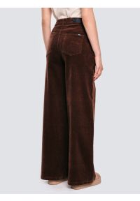 Big-Star - Spodnie damskie sztruksowe z szeroką nogawką ciemnobrązowe Celinesi 804. Stan: podwyższony. Kolor: brązowy. Materiał: sztruks. Długość: krótkie. Wzór: prążki. Sezon: lato. Styl: klasyczny #2