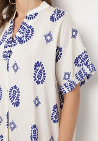 Born2be - Niebiesko-Kremowa Wiskozowa Sukienka Boho o Pudełkowym Kroju z Rozcięciami Nelbia. Okazja: na co dzień. Typ kołnierza: dekolt w serek. Kolor: niebieski. Materiał: wiskoza. Styl: boho #2