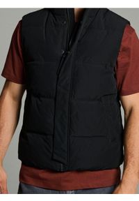 Sinsay - Kamizelka puffer - czarny. Kolor: czarny