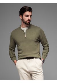 Ombre Clothing - Sweter męski z wiskozą i rozpinanym dekoltem – oliwkowy V1 - Rozmiar: XXL. Typ kołnierza: kołnierzyk stójkowy. Kolor: oliwkowy. Materiał: wiskoza. Wzór: gładki, aplikacja, ze splotem. Styl: elegancki