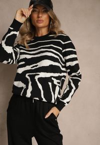 Renee - Czarny Klasyczny Sweter w Zebrę Unarella. Okazja: na co dzień. Kolor: czarny. Wzór: motyw zwierzęcy. Styl: klasyczny
