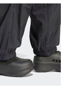 Adidas - adidas Spodnie dresowe Premium Essentials IT6725 Czarny Regular Fit. Kolor: czarny. Materiał: syntetyk #5