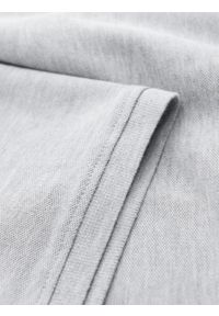 Ombre Clothing - Męska koszulka polo jednokolorowa BASIC z dzianiny pique - szara V20. Okazja: na co dzień. Typ kołnierza: polo. Kolor: szary. Materiał: dzianina. Wzór: haft, aplikacja, jednolity. Styl: sportowy, wizytowy, casual #3