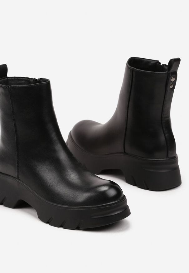 Renee - Czarne Płaskie Botki z Ociepleniem Hanalen. Kolor: czarny. Materiał: jeans. Wzór: aplikacja. Sezon: zima, jesień. Obcas: na płaskiej podeszwie. Styl: elegancki