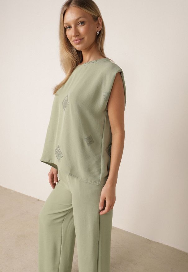 Born2be - Jasnozielony Letni Komplet Bogaty w Wiskozę Bluzka Oversize z Haftem i Spodnie Abis. Kolor: zielony. Materiał: wiskoza. Wzór: haft