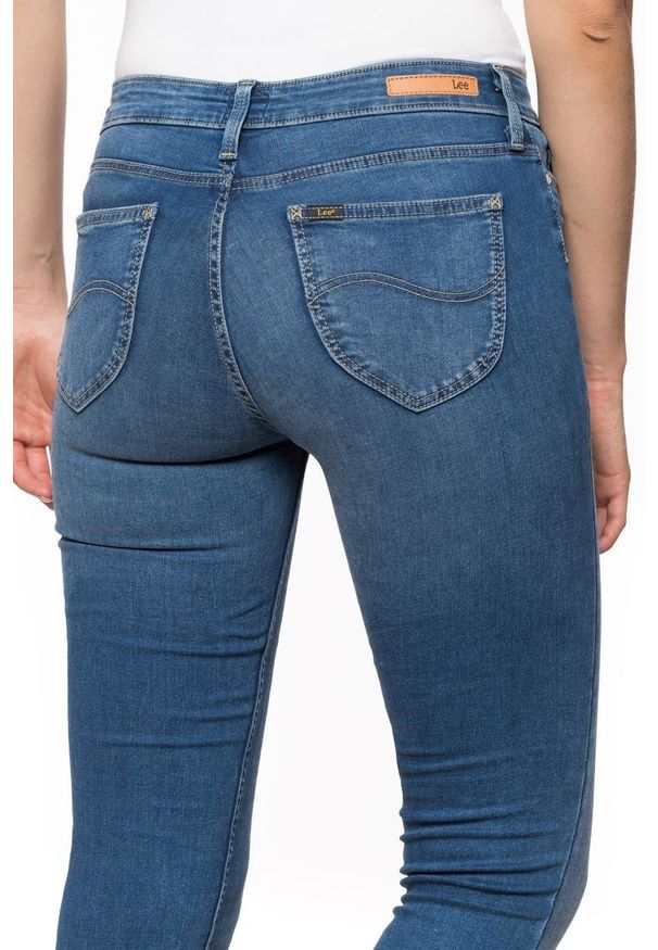 Lee - SPODNIE DAMSKIE LEE SCARLETT BLUE FOG L526HMFM. Styl: elegancki