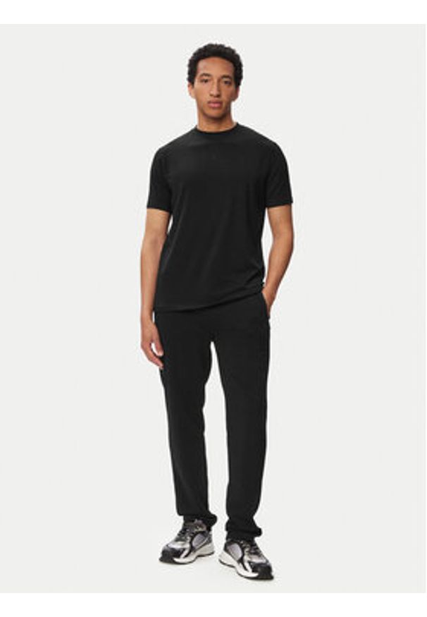 Karl Lagerfeld - KARL LAGERFELD T-Shirt 755047 563221 Czarny Regular Fit. Typ kołnierza: dekolt w karo. Kolor: czarny. Materiał: bawełna