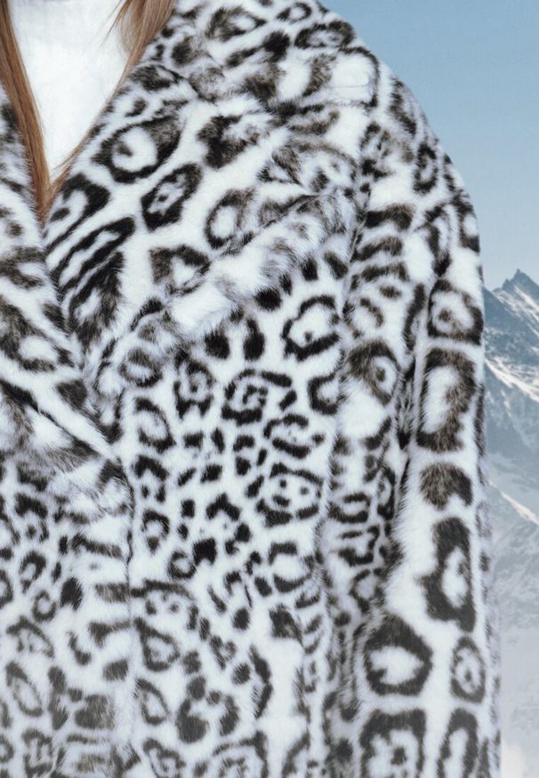 Born2be - Biała Kurtka Futerko w Panterkę z Kieszeniami Fidelis. Okazja: na co dzień. Kolor: biały. Materiał: futro. Wzór: motyw zwierzęcy. Styl: casual, elegancki