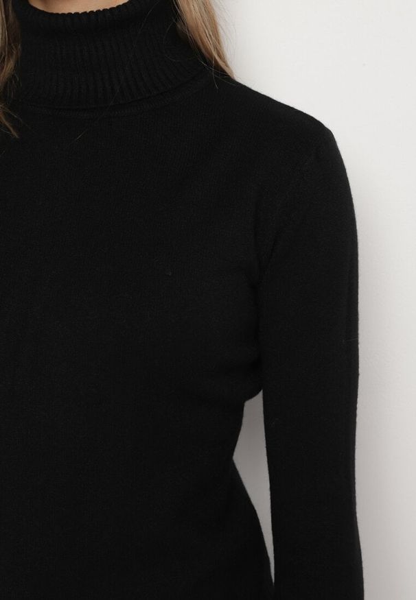 Born2be - Czarny Sweter z Golfem z Domieszką Kaszmiru i Wiskozy Zaisma. Okazja: na co dzień. Typ kołnierza: golf. Kolor: czarny. Materiał: wiskoza, kaszmir. Długość rękawa: długi rękaw. Długość: długie. Styl: casual, elegancki