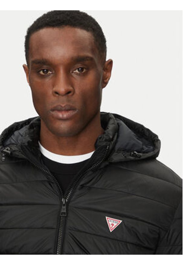 Guess Jeans Kurtka puchowa M5RL99 WHAB2 Czarny Regular Fit. Kolor: czarny. Materiał: syntetyk