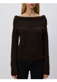 Reserved - Sweter z wykładanym golfem - brązowy. Typ kołnierza: golf. Kolor: brązowy. Materiał: dzianina, wełna #1