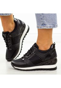 Czarne sneakersy półbuty damskie Vinceza 10733. Kolor: czarny. Materiał: skóra, tkanina. Obcas: na koturnie. Wysokość obcasa: średni